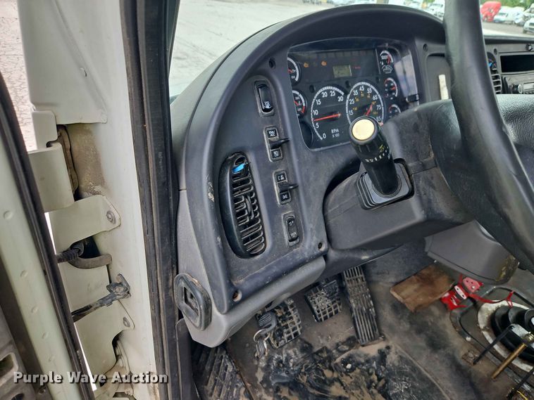 image for item YA3292 2016 Freightliner Business Class M2 forestry bucket truck