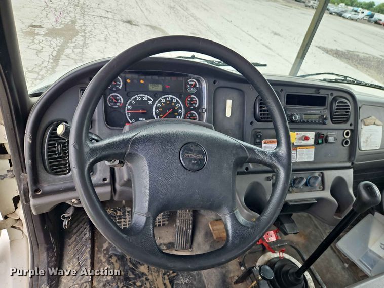 image for item YA3292 2016 Freightliner Business Class M2 forestry bucket truck
