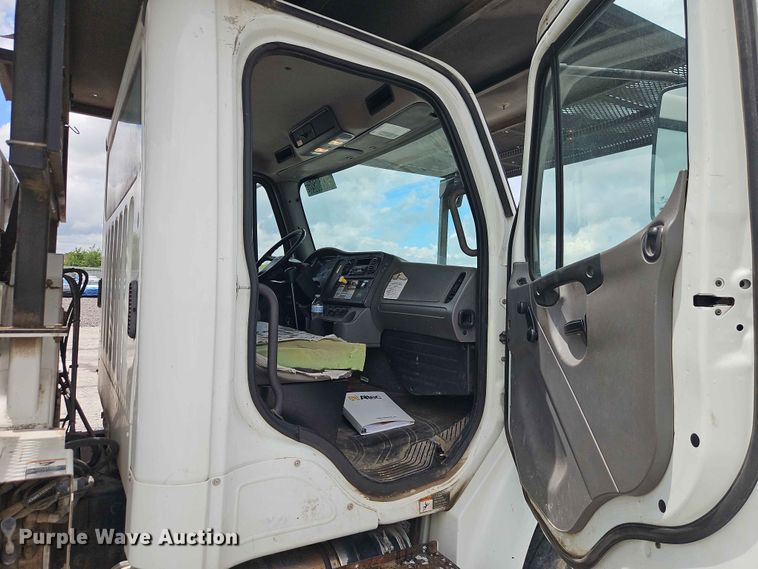 image for item YA3292 2016 Freightliner Business Class M2 forestry bucket truck