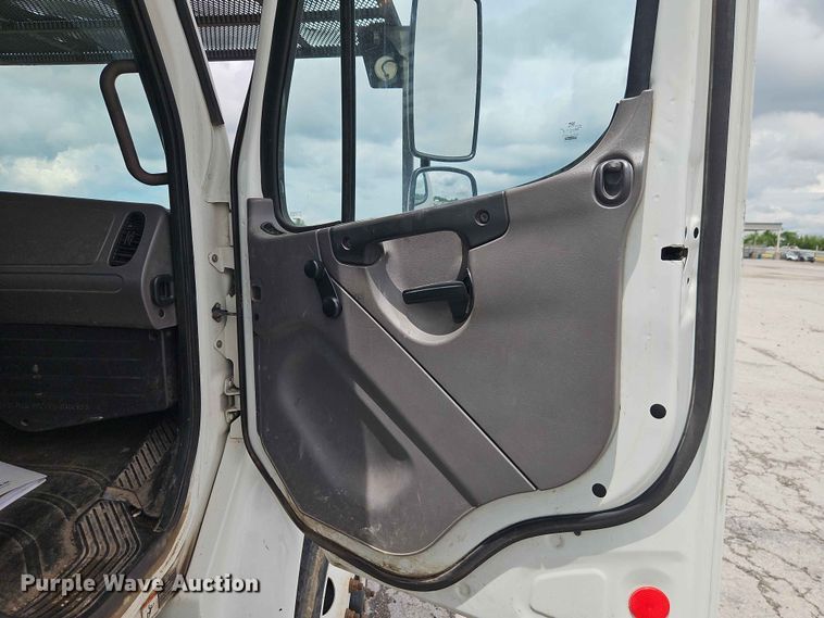 image for item YA3292 2016 Freightliner Business Class M2 forestry bucket truck