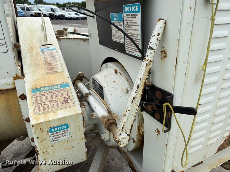 image for item YA3293 2012 Bandit 200XP wood chipper