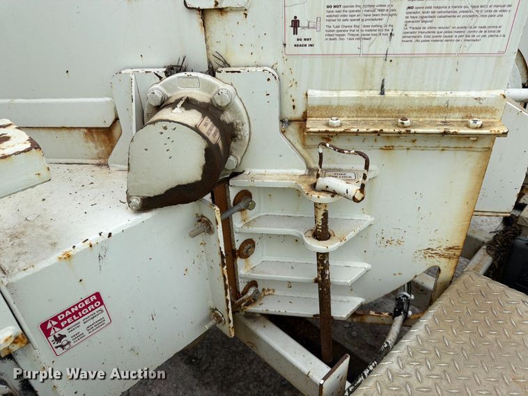 image for item YA3293 2012 Bandit 200XP wood chipper