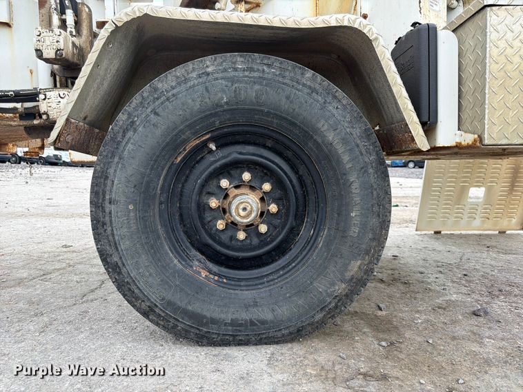 image for item YA3293 2012 Bandit 200XP wood chipper