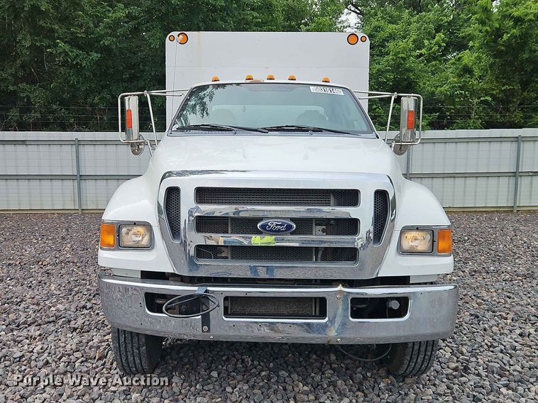 image for item YA3299 2015 Ford F750 Super Duty chipper truck