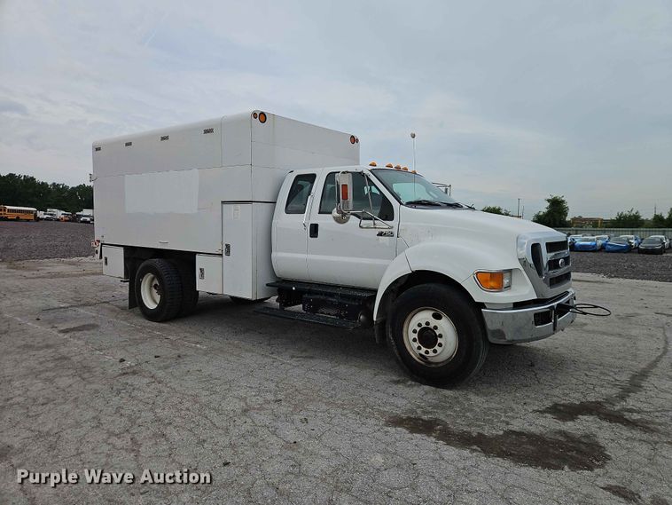 image for item YA3299 2015 Ford F750 Super Duty chipper truck