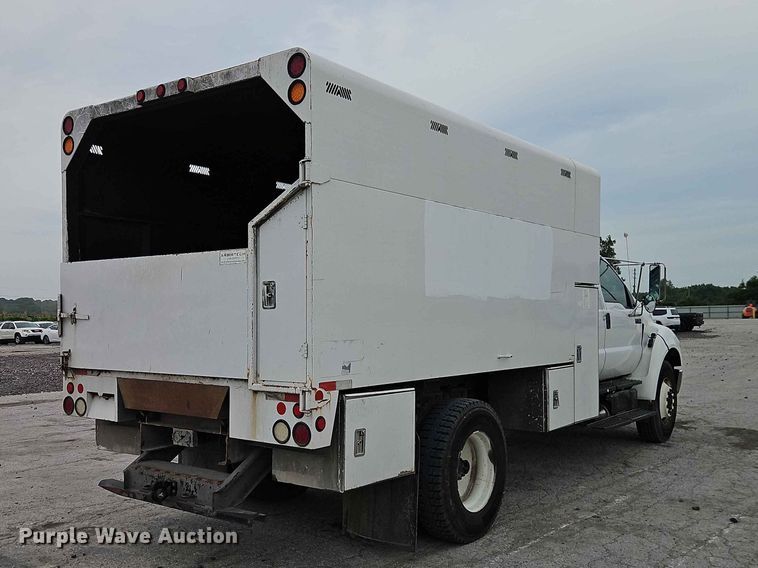 image for item YA3299 2015 Ford F750 Super Duty chipper truck