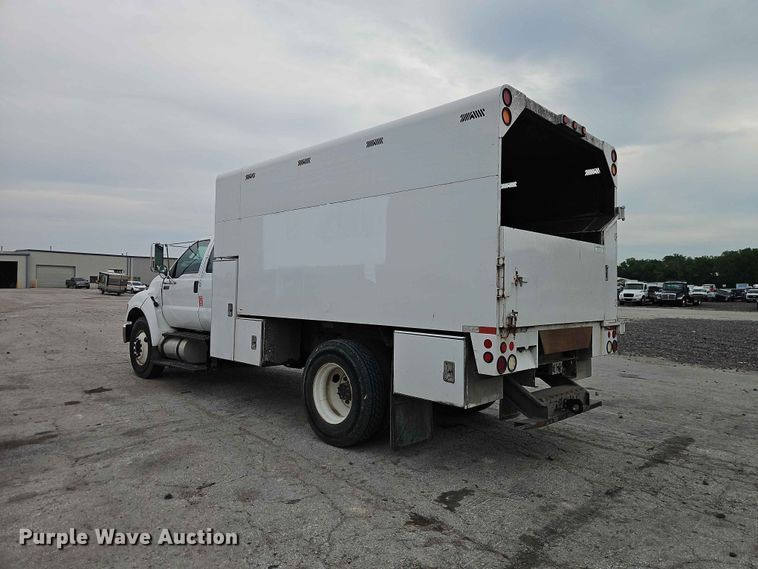 image for item YA3299 2015 Ford F750 Super Duty chipper truck