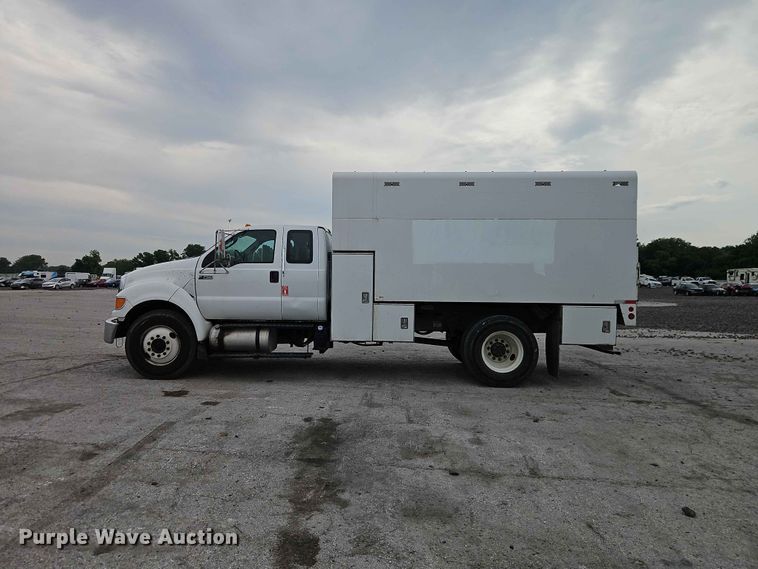 image for item YA3299 2015 Ford F750 Super Duty chipper truck