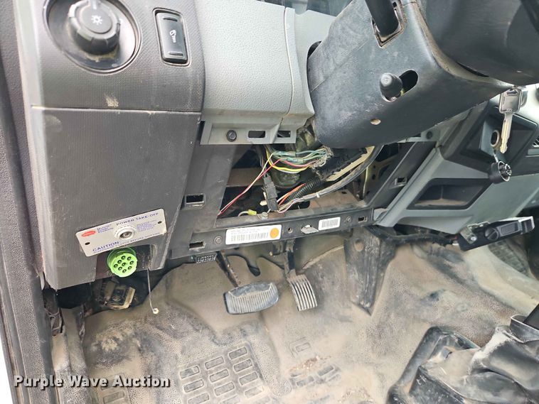 image for item YA3299 2015 Ford F750 Super Duty chipper truck