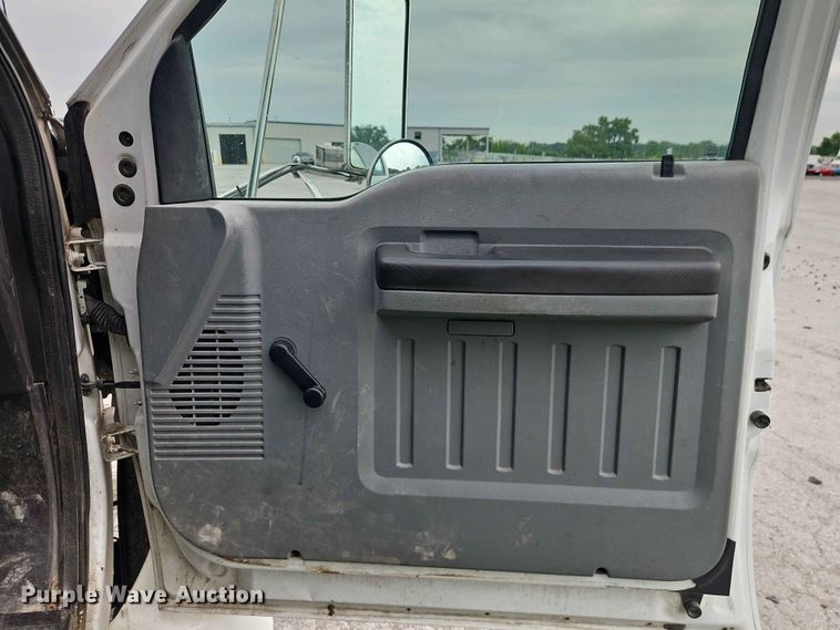image for item YA3299 2015 Ford F750 Super Duty chipper truck