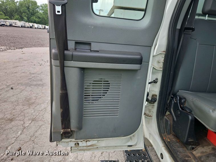 image for item YA3299 2015 Ford F750 Super Duty chipper truck