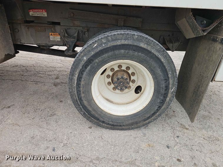 image for item YA3299 2015 Ford F750 Super Duty chipper truck