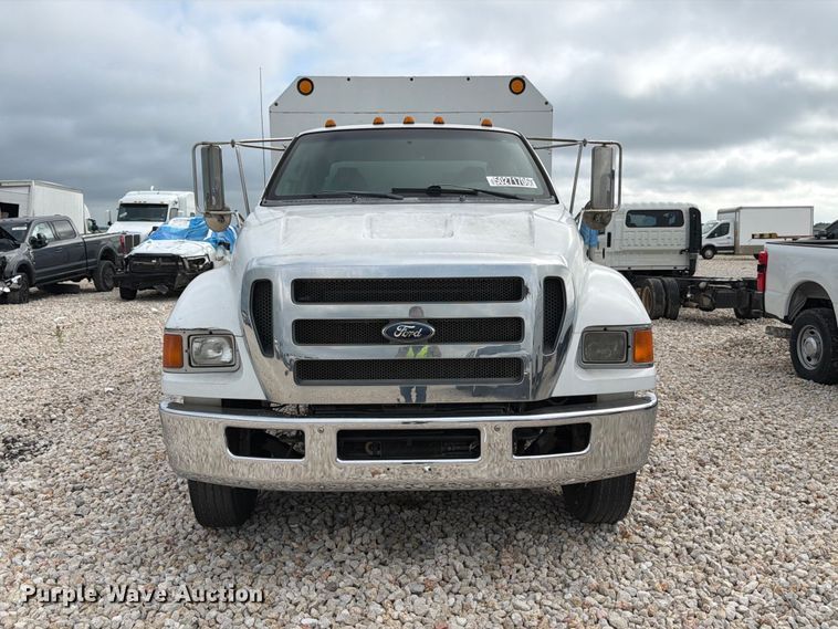 image for item YA3312 2013 Ford F650 Super Duty chipper truck