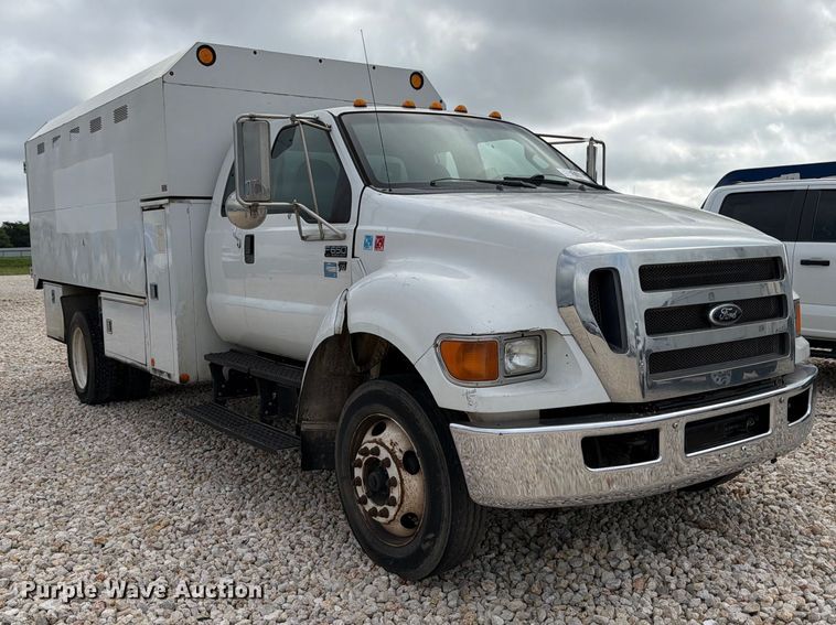 image for item YA3312 2013 Ford F650 Super Duty chipper truck