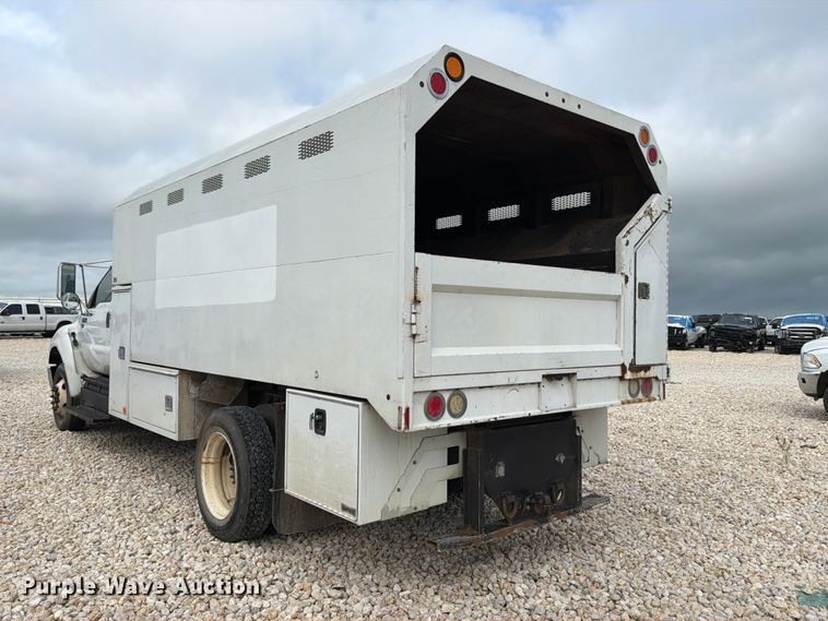 image for item YA3312 2013 Ford F650 Super Duty chipper truck