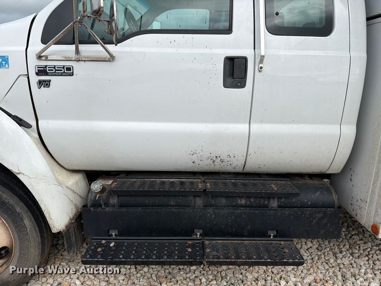 image for item YA3312 2013 Ford F650 Super Duty chipper truck