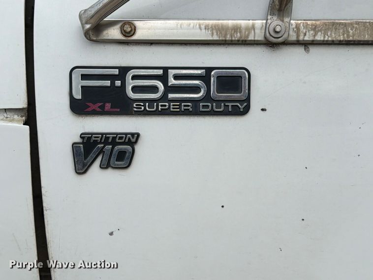 image for item YA3312 2013 Ford F650 Super Duty chipper truck