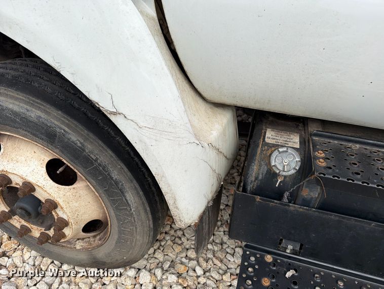 image for item YA3312 2013 Ford F650 Super Duty chipper truck