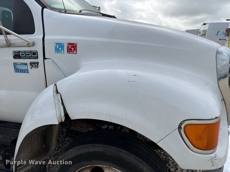 image for item YA3312 2013 Ford F650 Super Duty chipper truck