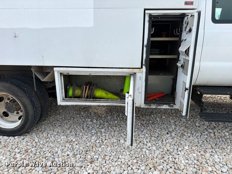 image for item YA3312 2013 Ford F650 Super Duty chipper truck