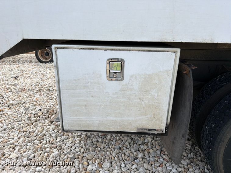 image for item YA3312 2013 Ford F650 Super Duty chipper truck