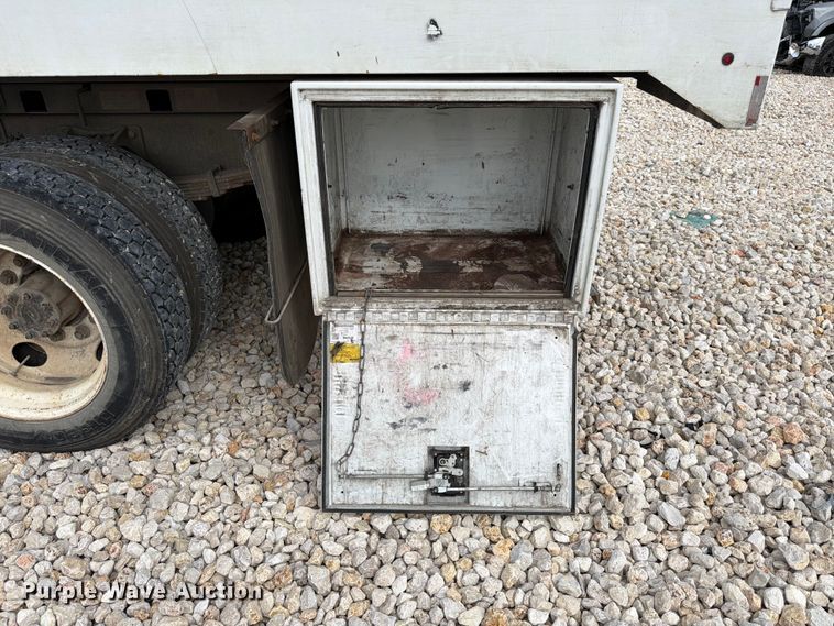 image for item YA3312 2013 Ford F650 Super Duty chipper truck