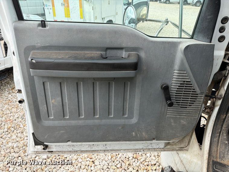 image for item YA3312 2013 Ford F650 Super Duty chipper truck