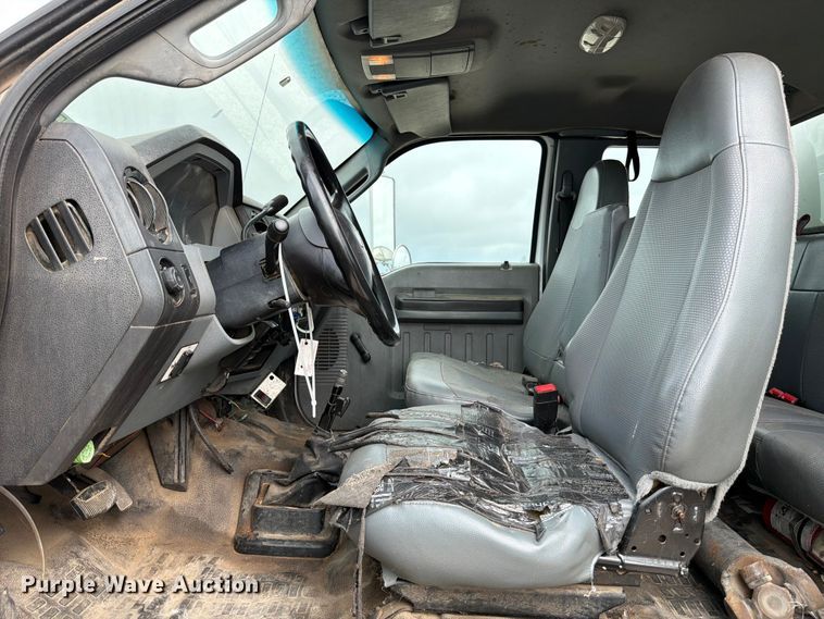 image for item YA3312 2013 Ford F650 Super Duty chipper truck