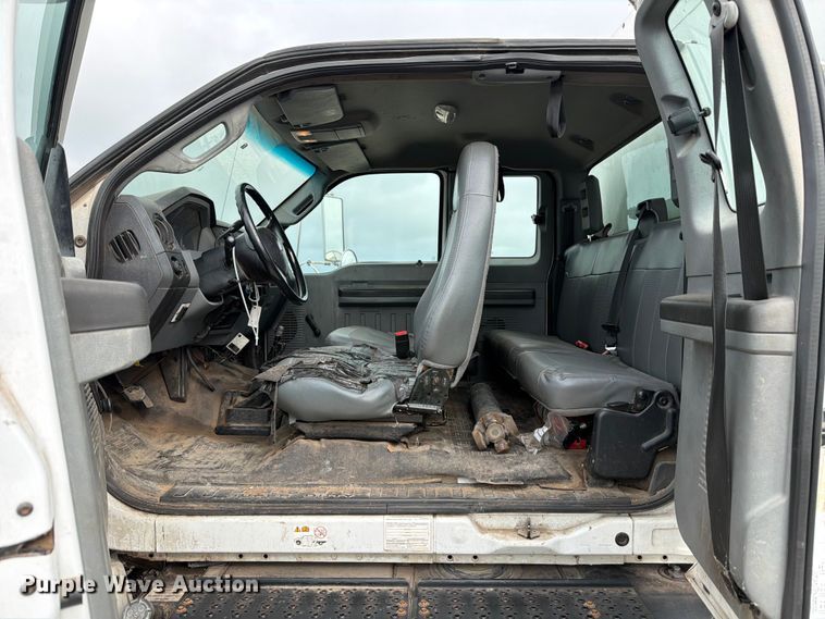 image for item YA3312 2013 Ford F650 Super Duty chipper truck