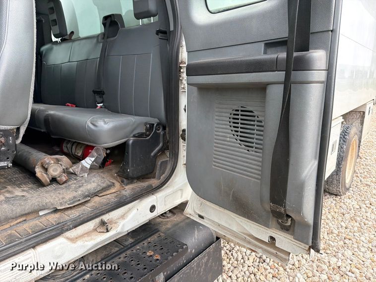 image for item YA3312 2013 Ford F650 Super Duty chipper truck