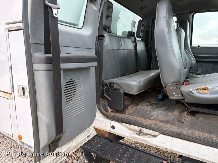 image for item YA3312 2013 Ford F650 Super Duty chipper truck