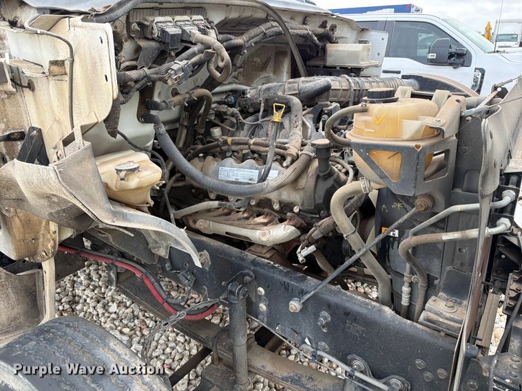image for item YA3312 2013 Ford F650 Super Duty chipper truck