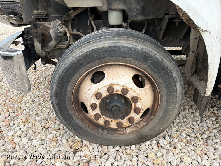 image for item YA3312 2013 Ford F650 Super Duty chipper truck