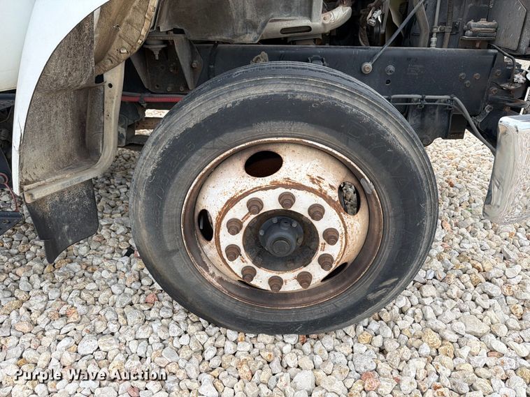 image for item YA3312 2013 Ford F650 Super Duty chipper truck