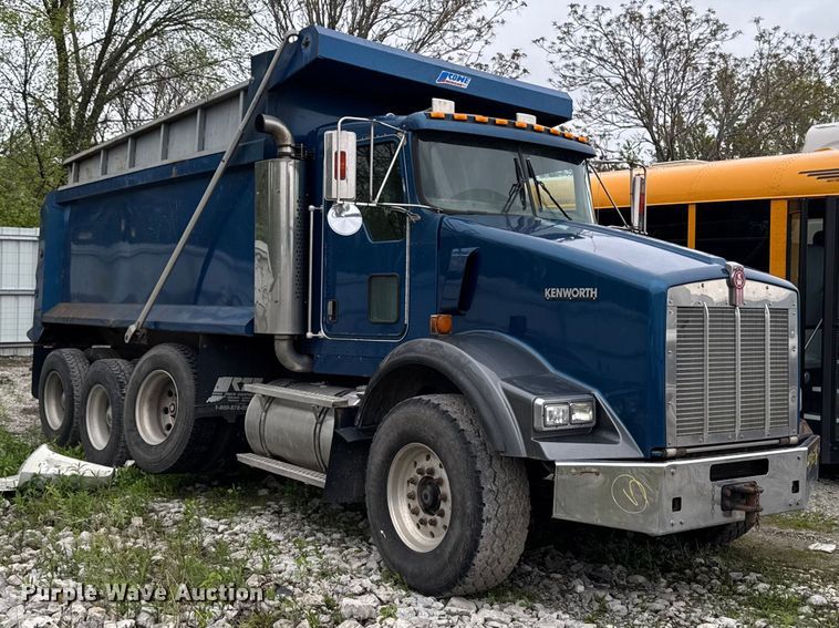 image for item YA3327 2006 Kenworth T800 dump truck