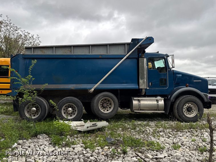 image for item YA3327 2006 Kenworth T800 dump truck