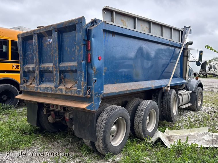 image for item YA3327 2006 Kenworth T800 dump truck