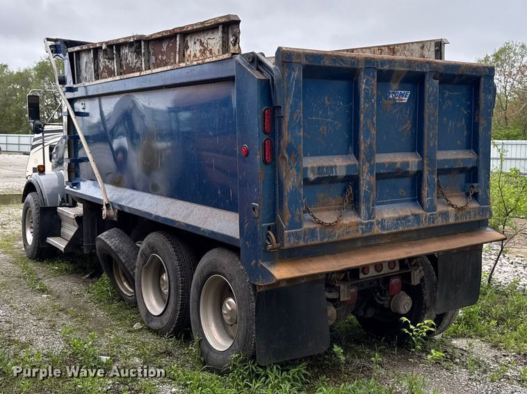 image for item YA3327 2006 Kenworth T800 dump truck