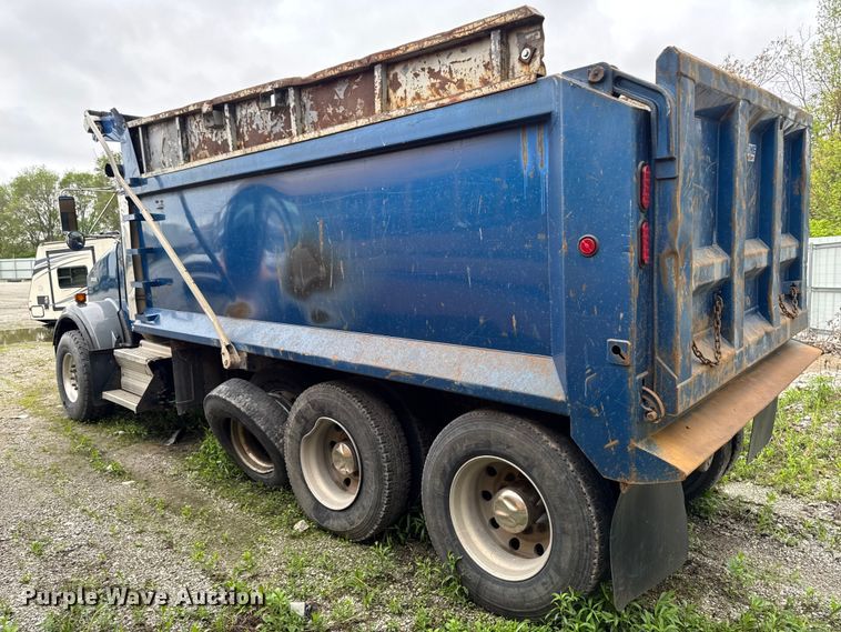 image for item YA3327 2006 Kenworth T800 dump truck