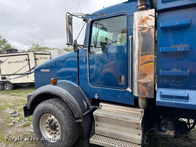 image for item YA3327 2006 Kenworth T800 dump truck