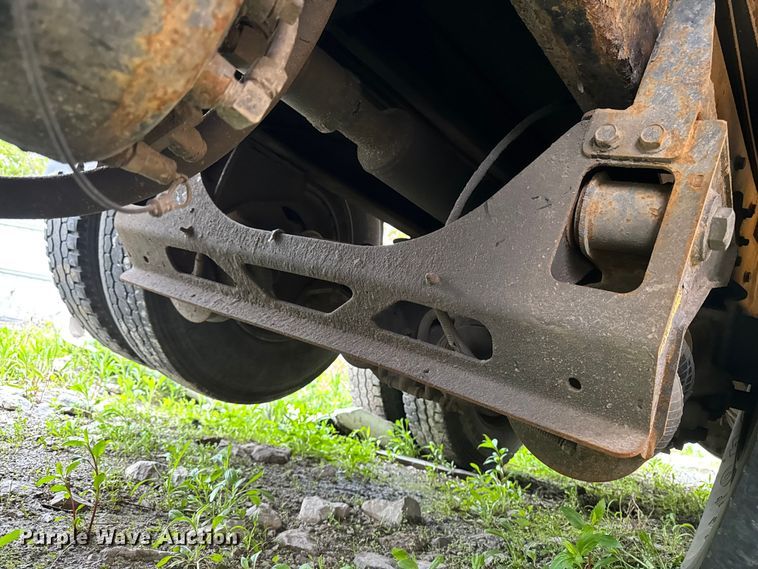 image for item YA3327 2006 Kenworth T800 dump truck