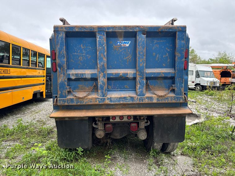 image for item YA3327 2006 Kenworth T800 dump truck