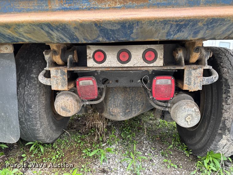 image for item YA3327 2006 Kenworth T800 dump truck
