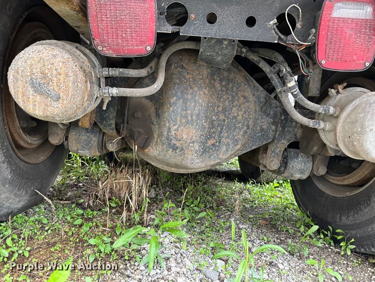 image for item YA3327 2006 Kenworth T800 dump truck