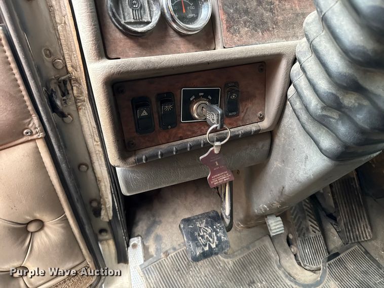 image for item YA3327 2006 Kenworth T800 dump truck