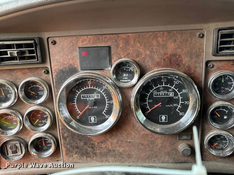 image for item YA3327 2006 Kenworth T800 dump truck