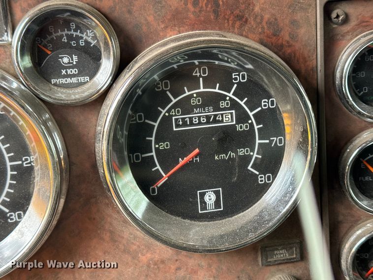 image for item YA3327 2006 Kenworth T800 dump truck