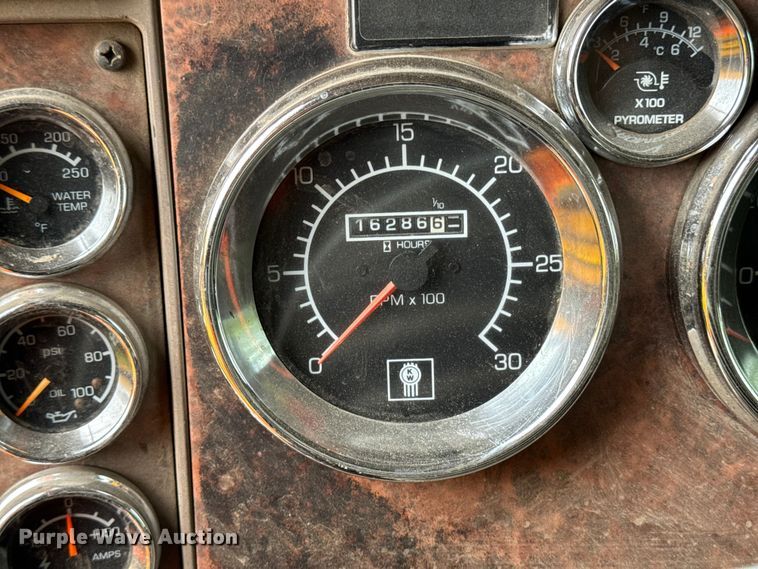 image for item YA3327 2006 Kenworth T800 dump truck