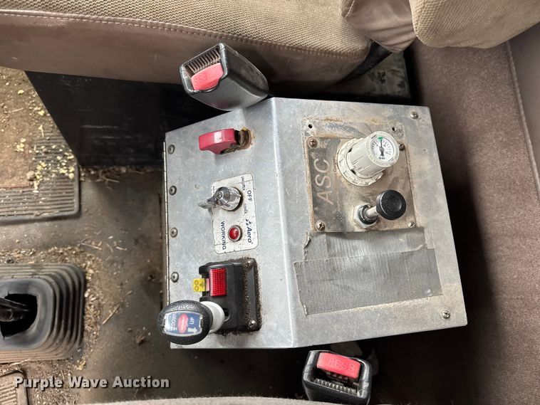 image for item YA3327 2006 Kenworth T800 dump truck