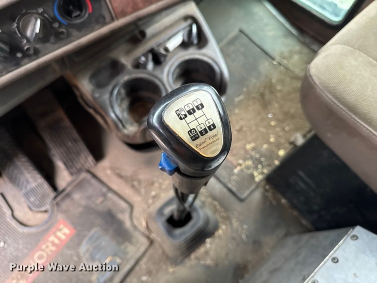 image for item YA3327 2006 Kenworth T800 dump truck